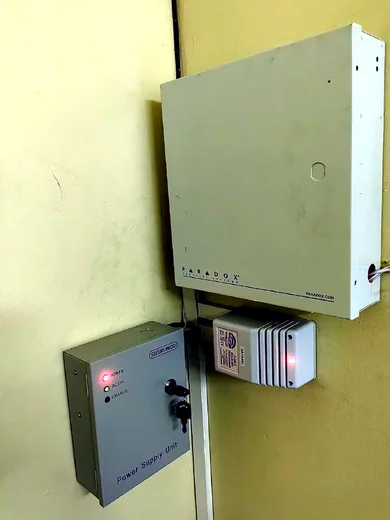 Power supply enclosure closed